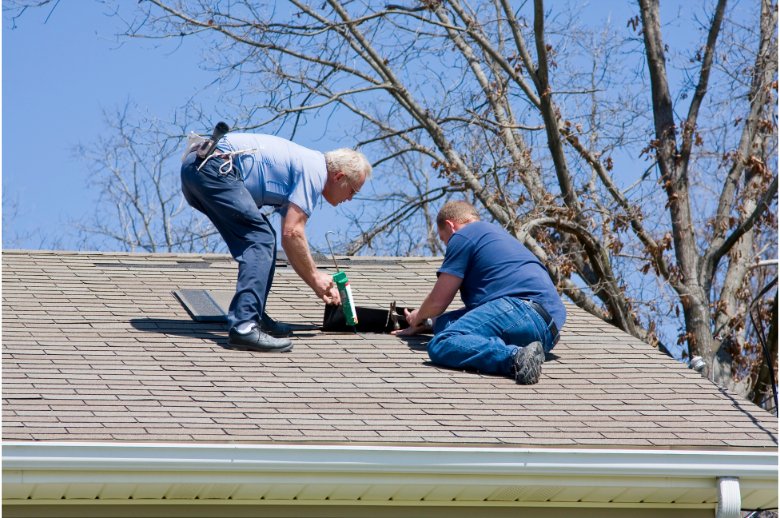 Commercial Roofers: Five Tips for Hiring a Good Roofing Company